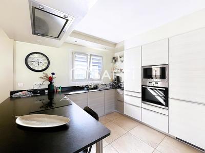 Maison - 143 m² - 7 pièces