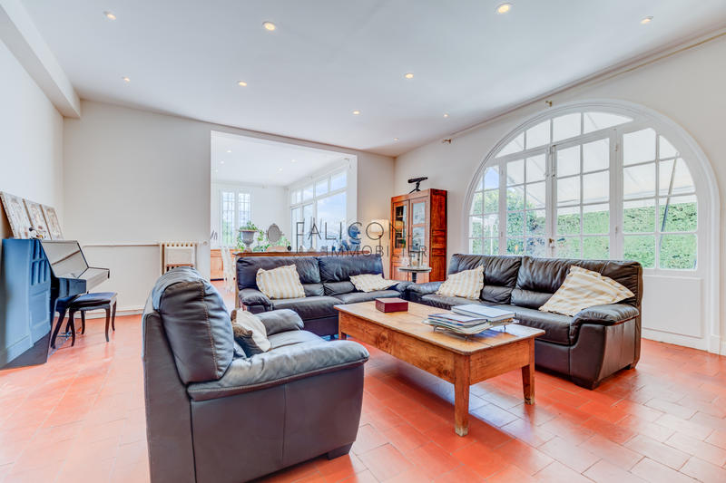 Villa - 280 m² - 8 pièces