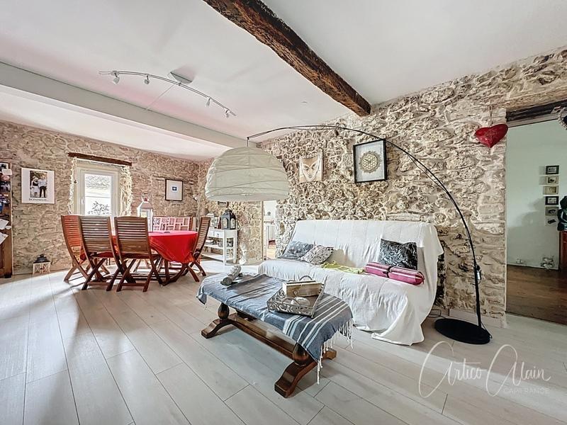 Maison - 253 m² - 8 pièces