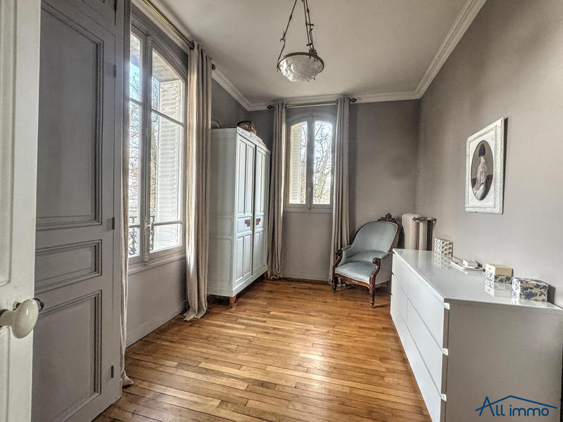 Maison - 280 m² - 7 pièces