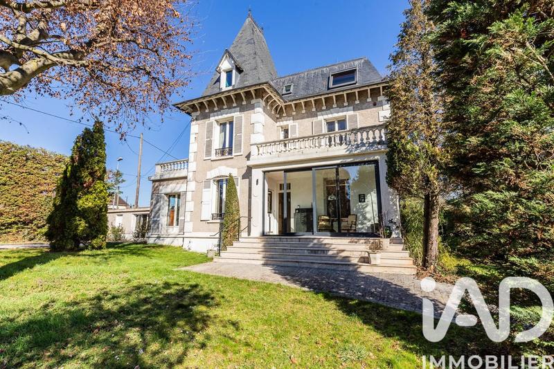 Maison - 195 m² - 8 pièces