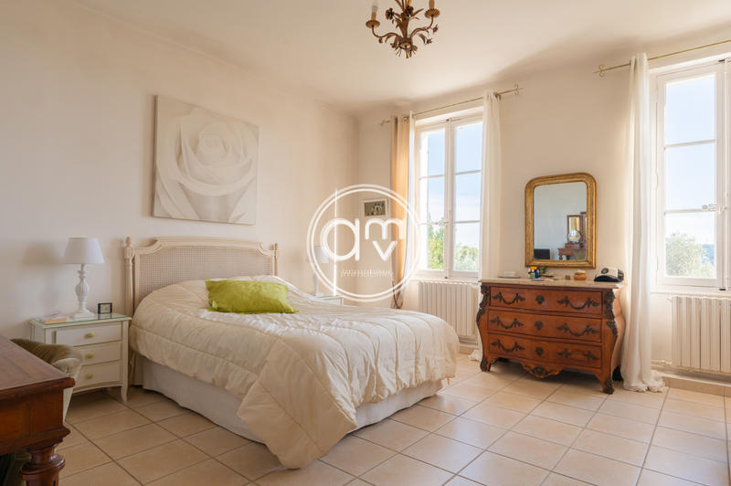 Villa - 326 m² - 11 pièces