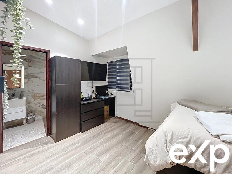 Maison - 260 m² - 10 pièces