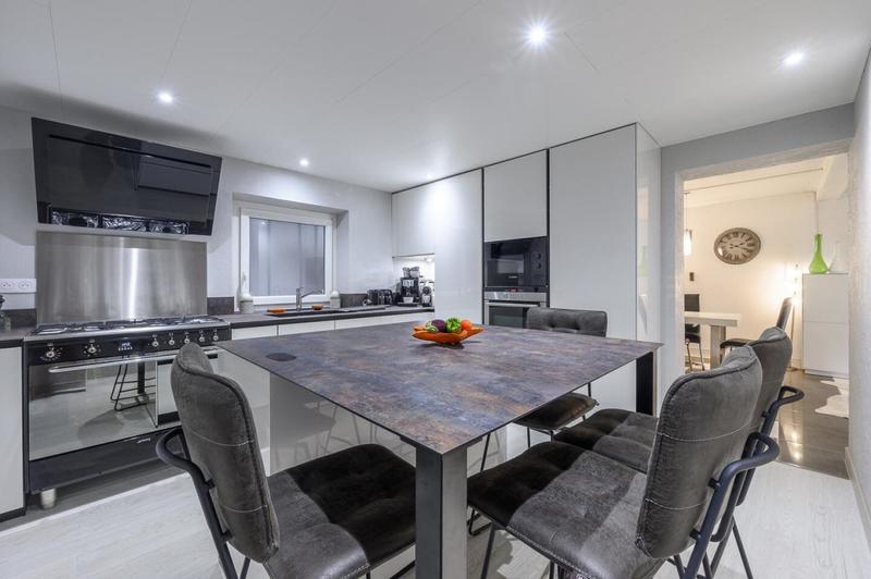 Maison - 405 m² - 6 pièces