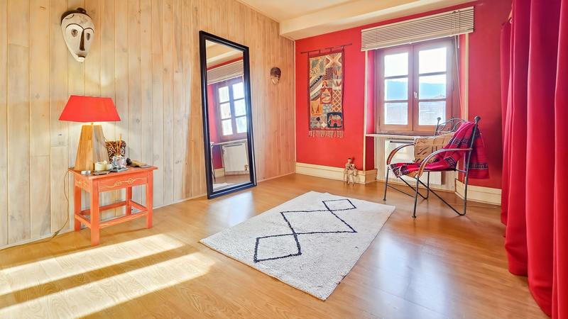 Maison - 245 m² - 7 pièces