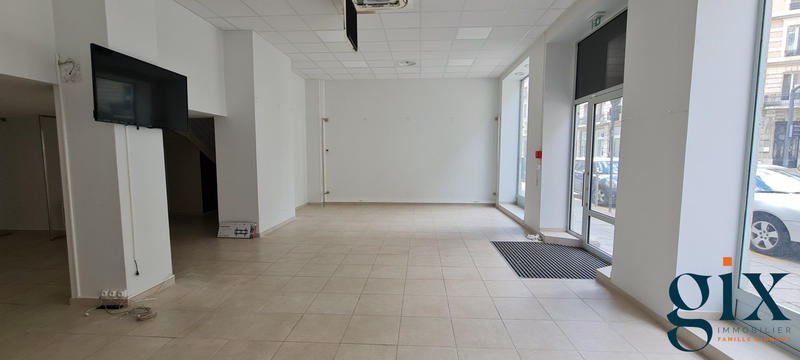 Local commercial - 197 m² - 4 pièces