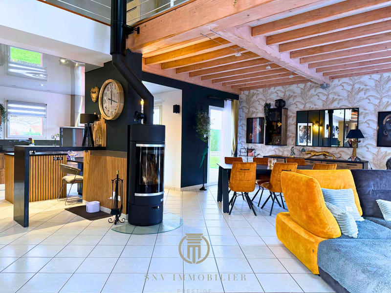 Maison - 239 m² - 9 pièces