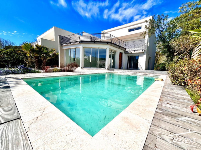 Maison - 191 m² - 6 pièces