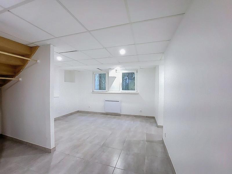 Local d'activités - 120 m² - 5 pièces