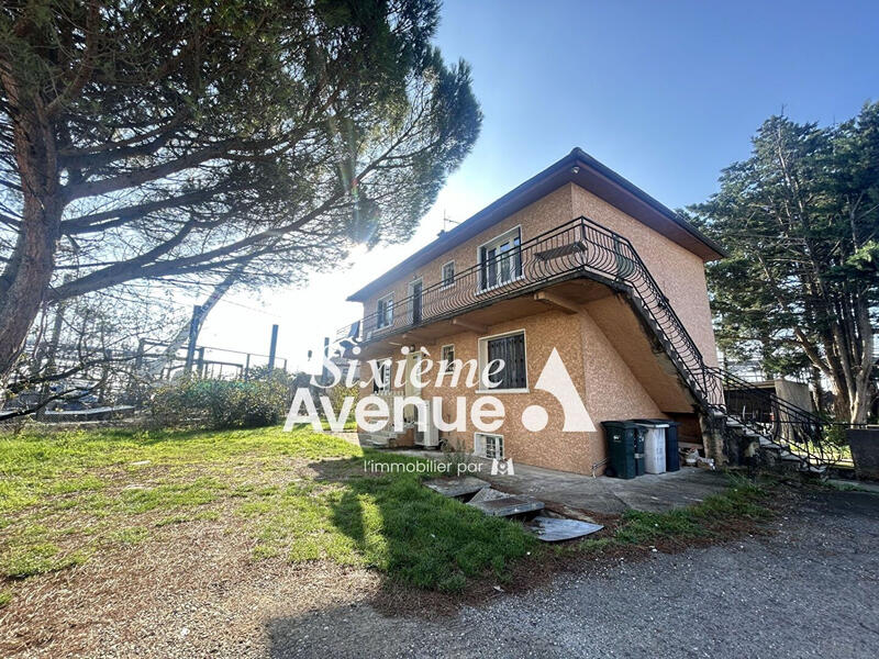 Maison - 207 m² - 7 pièces