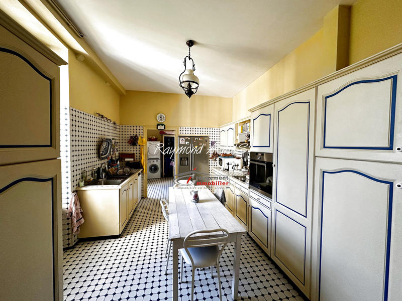 Maison - 510 m² - 11 pièces