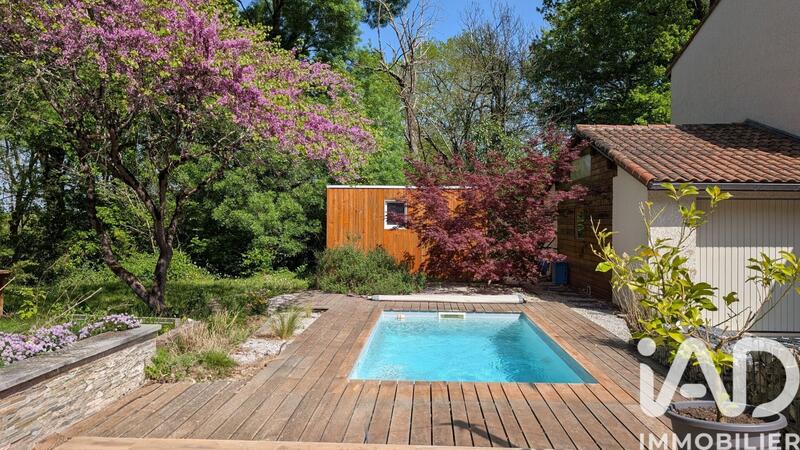 Maison - 202 m² - 6 pièces