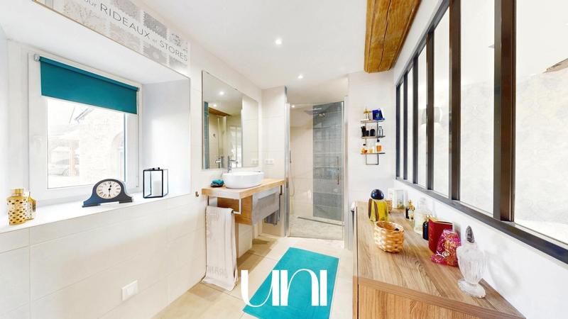 Maison - 220 m² - 5 pièces