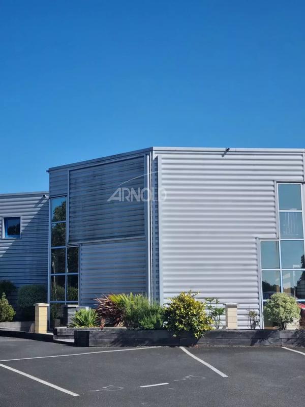 Entrepôt - 1 310 m² - 10 pièces