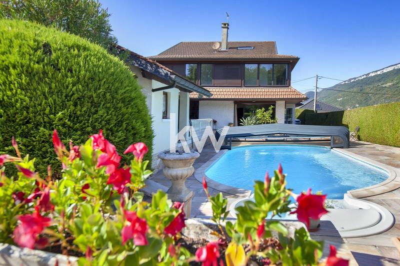 Maison - 250 m² - 6 pièces