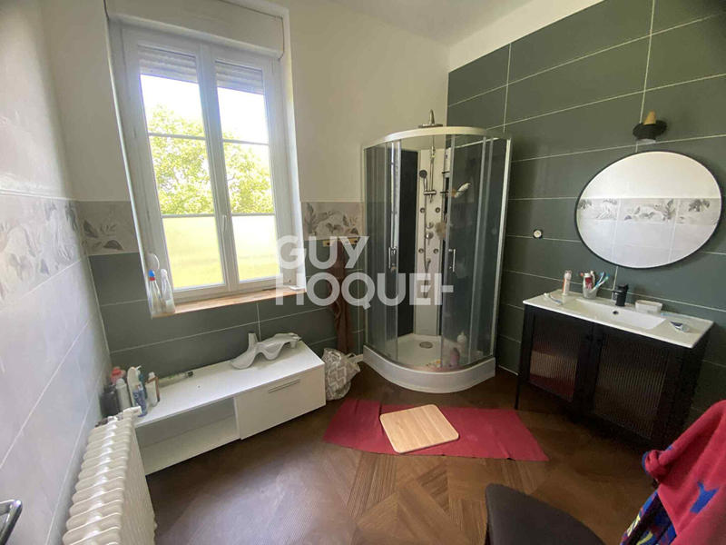 Maison - 240 m² - 12 pièces