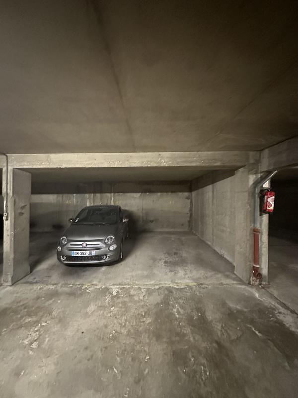 Parking / Garage - 12 m²