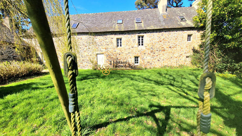 Demeure - 256 m² - 13 pièces