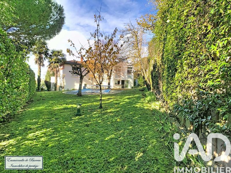 Maison - 278 m² - 9 pièces