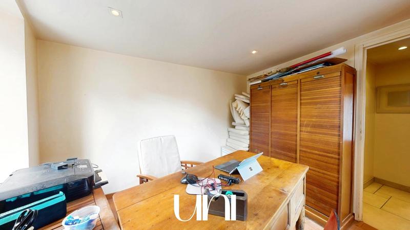 Maison - 250 m² - 6 pièces