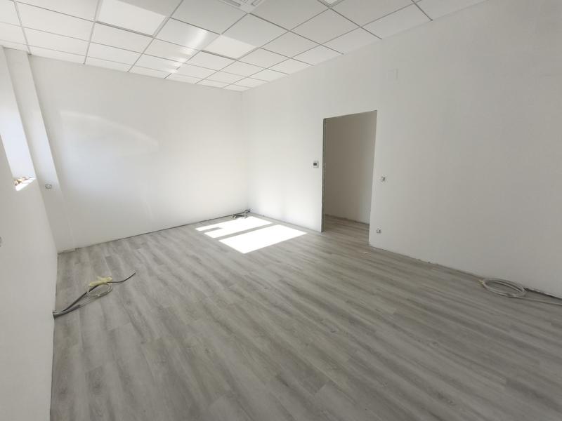 Bureau - 120 m² - 4 pièces