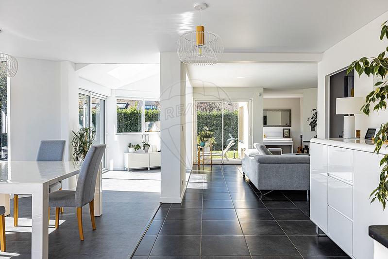 Maison d'architecte - 232 m² - 8 pièces