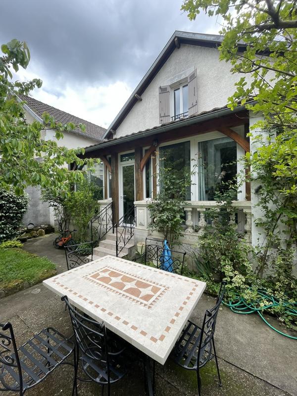 Maison traditionnelle - 100 m² - 4 pièces