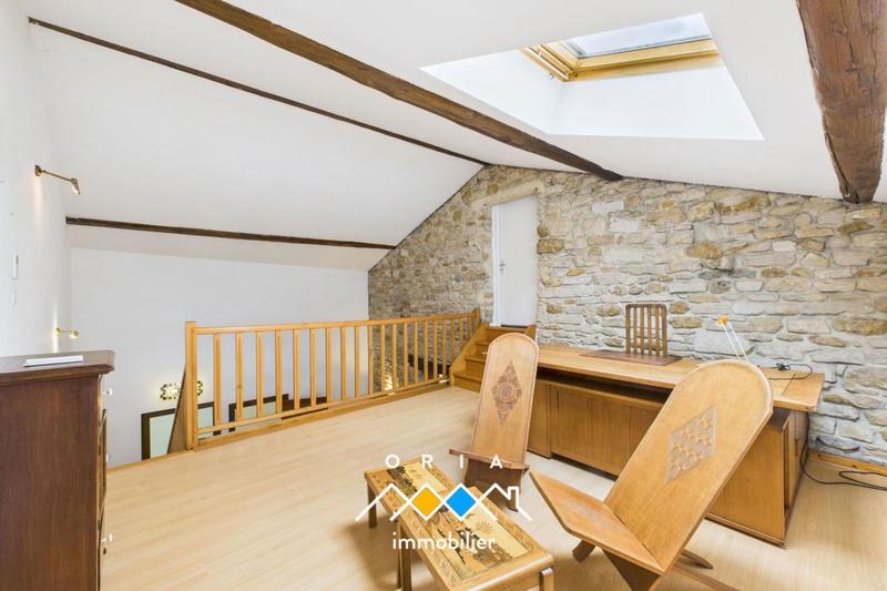 Maison - 235 m² - 10 pièces