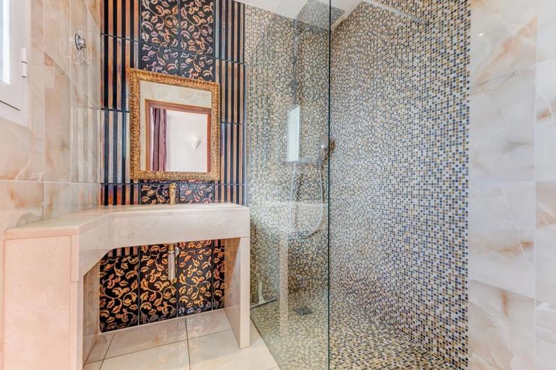 Villa - 303 m² - 7 pièces