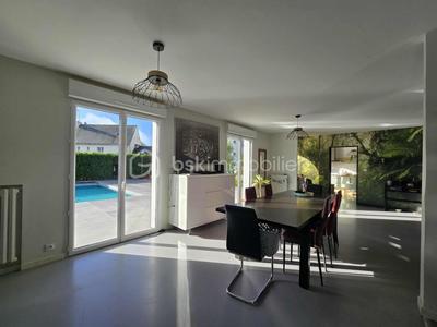 Maison - 172 m² - 7 pièces