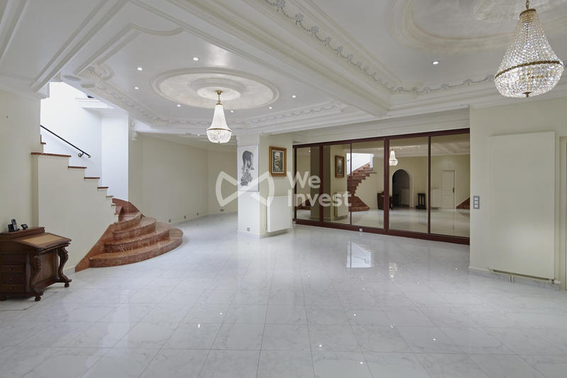 Villa - 296 m² - 9 pièces