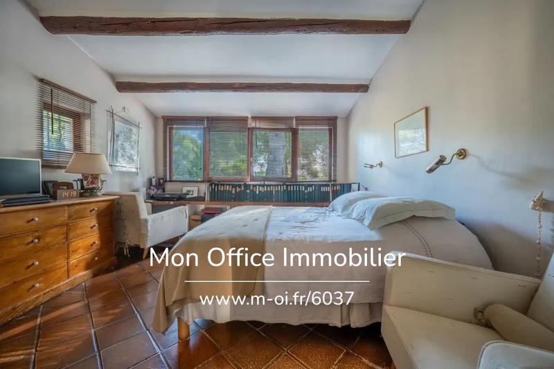 Maison - 236 m² - 7 pièces