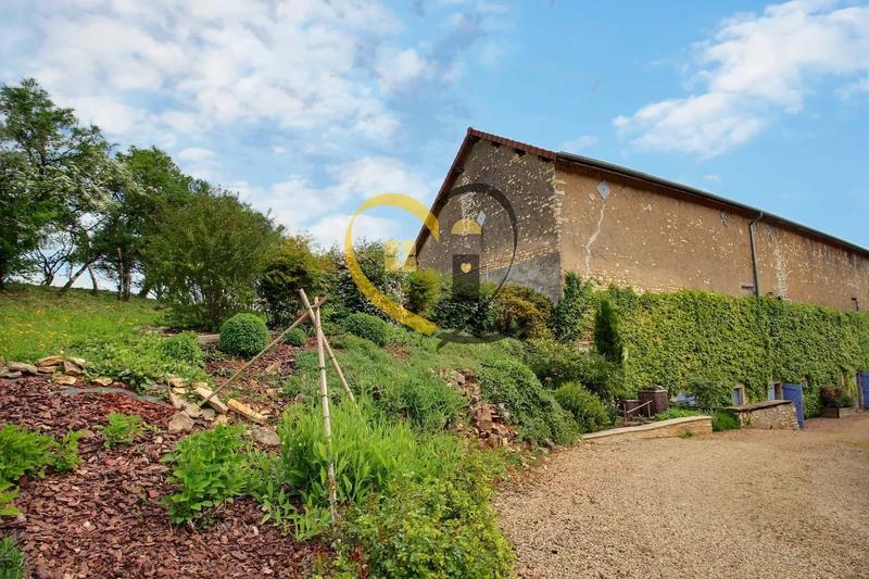 Maison - 243 m² - 7 pièces