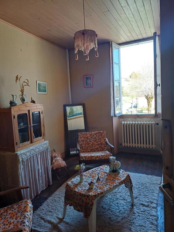 Maison - 230 m² - 8 pièces