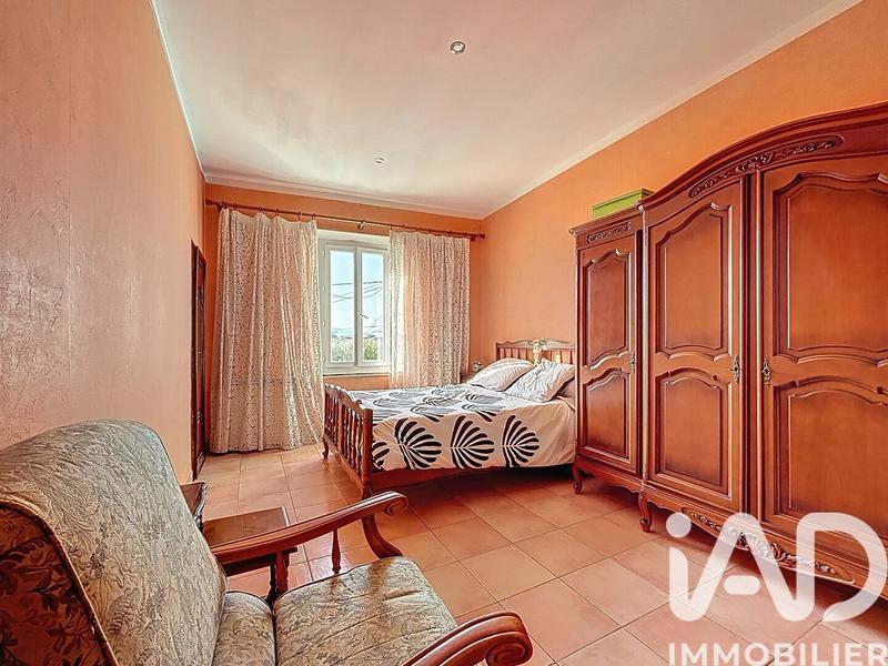 Maison - 260 m² - 8 pièces