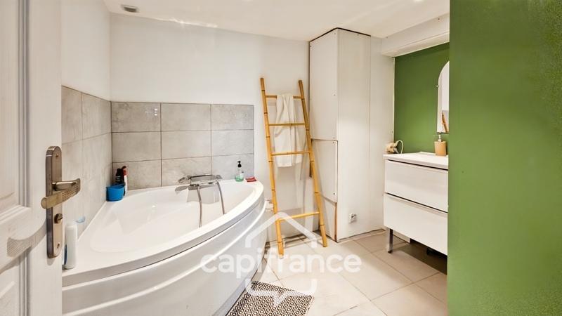 Maison - 220 m² - 9 pièces