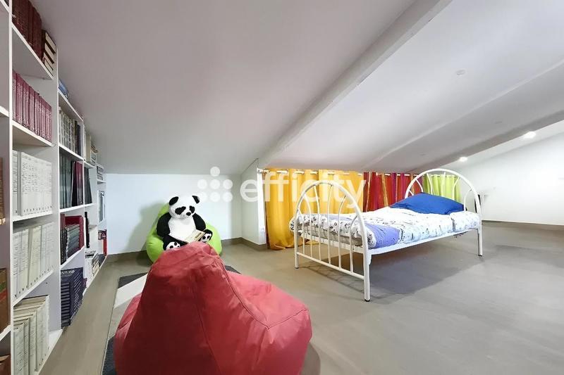 Maison - 176 m² - 9 pièces