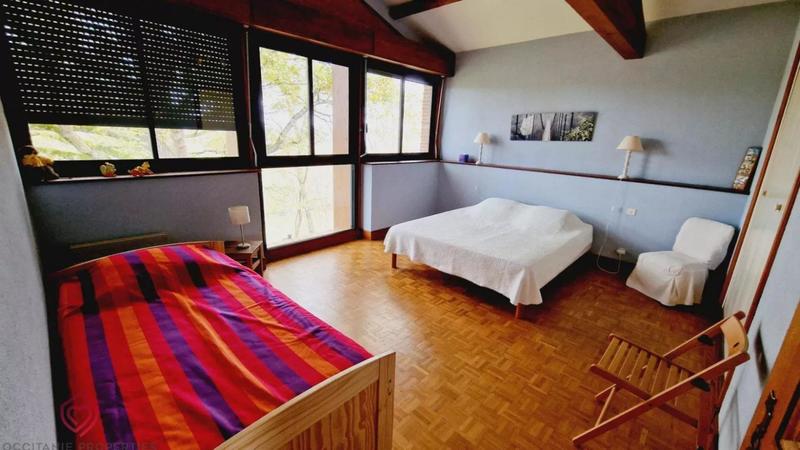 Propriété - 223 m² - 10 pièces