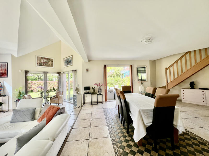 Maison - 221 m² - 8 pièces