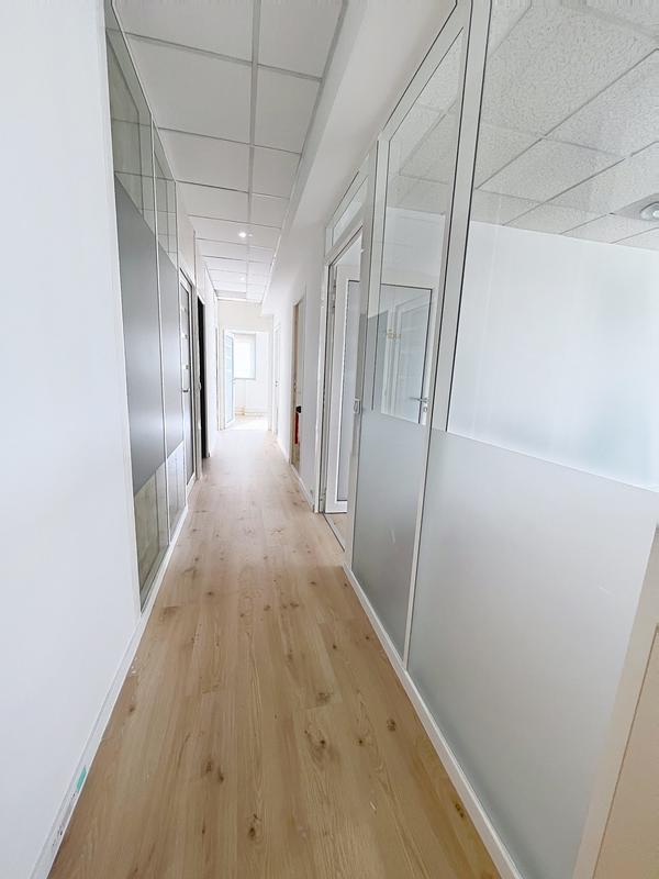 Bureau - 135 m² - 7 pièces