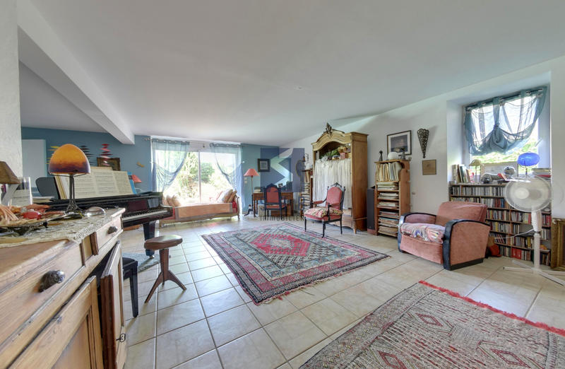 Propriété - 395 m² - 15 pièces