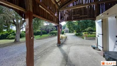 Maison - 220 m² - 6 pièces