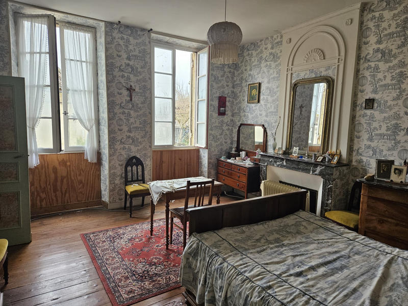 Maison - 220 m² - 10 pièces