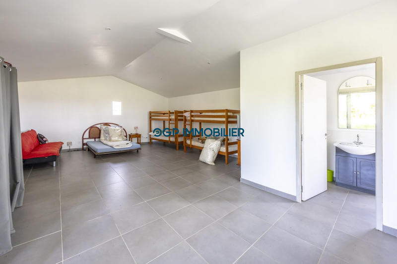 Maison - 214 m² - 6 pièces