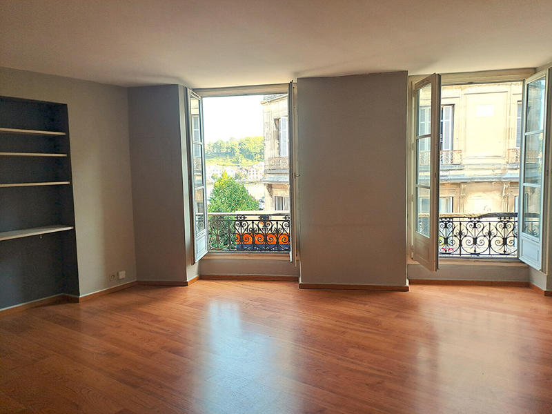 Appartement - 76 m² - 2 pièces