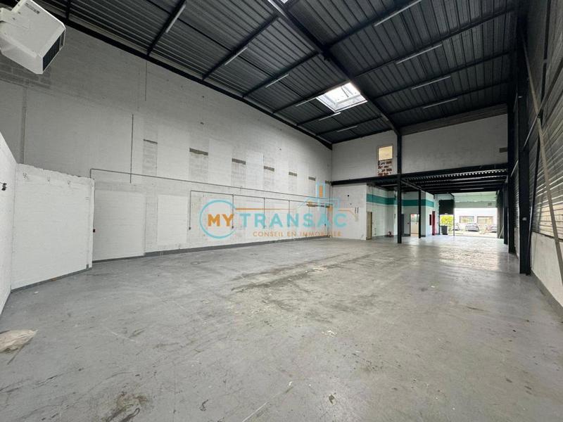 Local d'activité / Entrepôt - 820 m²
