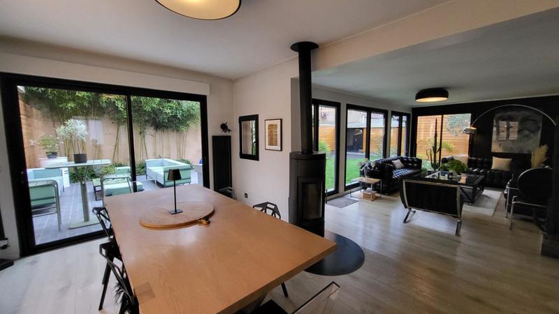 Maison - 361 m² - 14 pièces