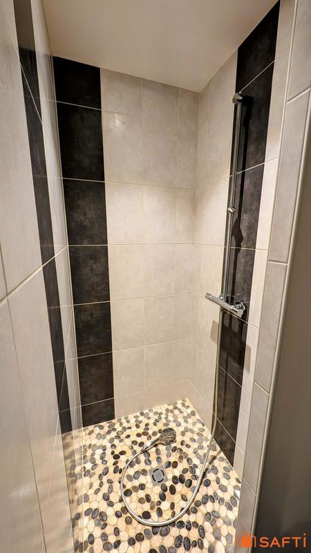 Maison - 218 m² - 9 pièces