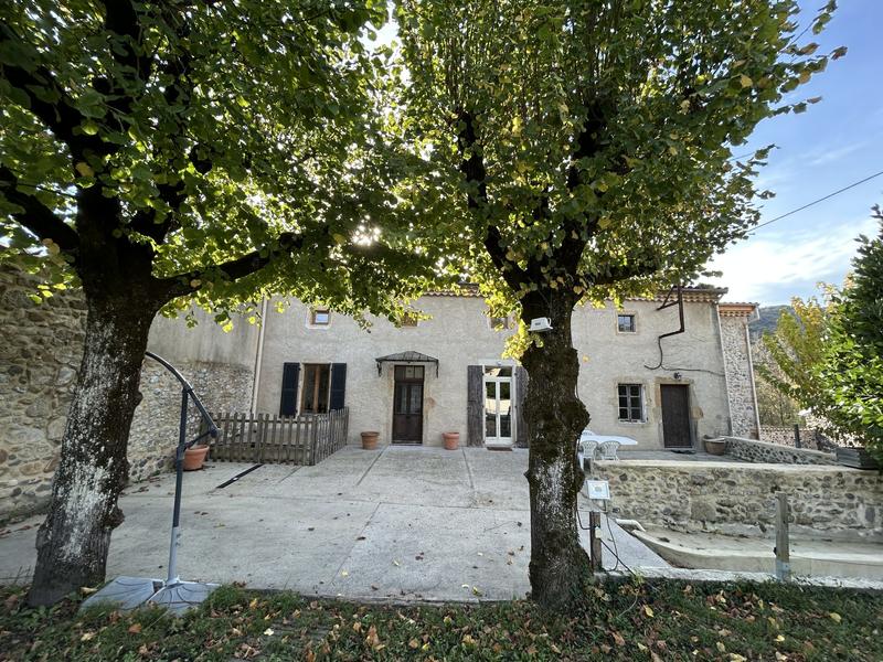 Maison - 306 m² - 13 pièces