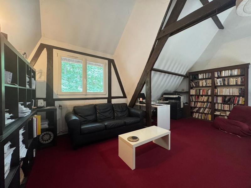 Maison - 218 m² - 9 pièces